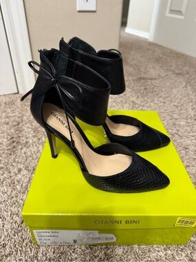 Gianni Bini Black Pointed-Toe Ankle-Cuff Heels with Tie